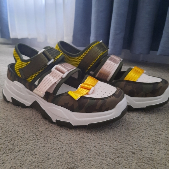 YOKI Gavins Chunky Heel Hook Loop Strap Camo Sandals Women 10 - Picture 3 of 9